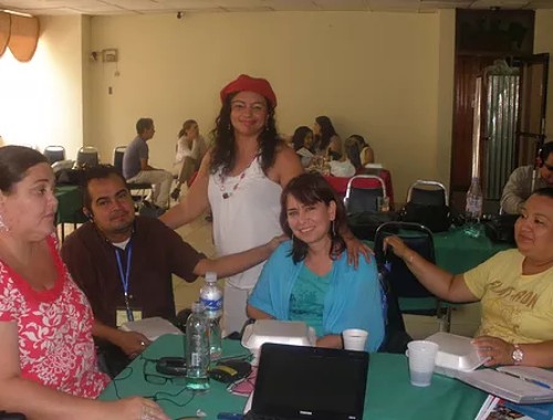 Integrantes de le Federación de Mujeres con capacidades diferentes trabajando en el diagnostico comunitario en Nicaragua.